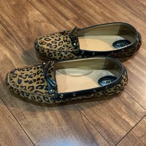 Women Clark’s Leopard Print Flat Loafers Size 12